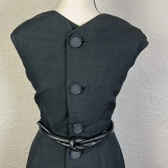 Vintage Sleeveless Back Button Dress - Picture 7 of 12